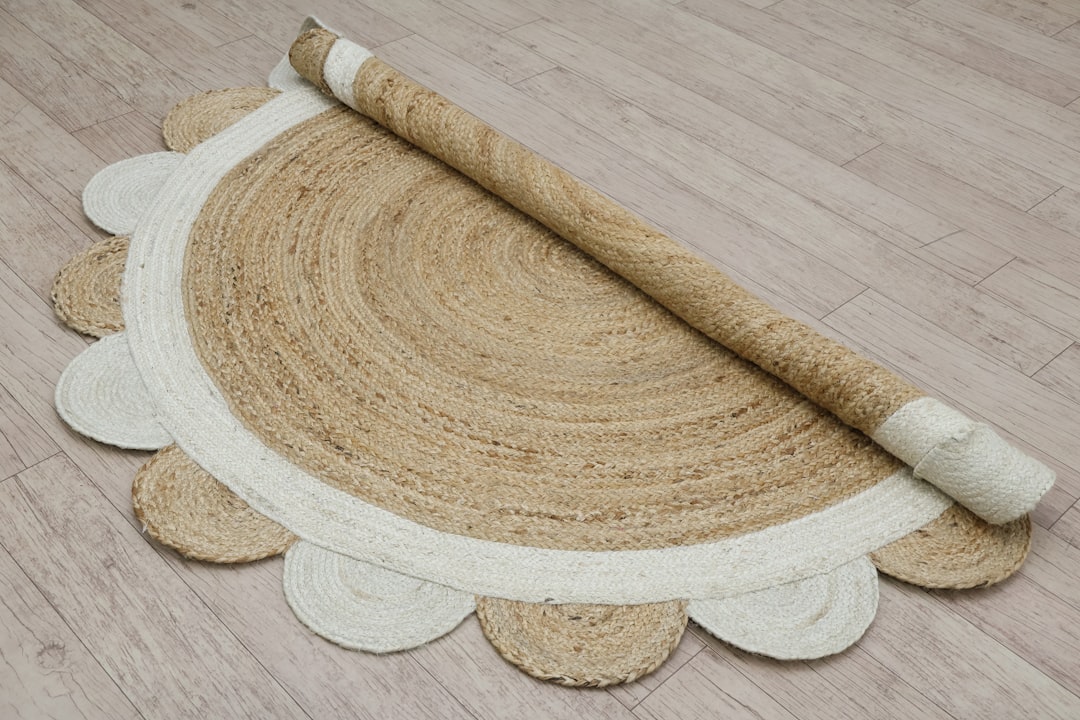 Hand-braided scallop round jute rug in white and beige tones. A perfect blend of boho charm and natural texture ideal for living rooms, bedrooms, or festive Christmas decor. Shop Now:- https://www.etsy.com/listing/4330537764/scallop-round-jute-rug-white-beige-hand