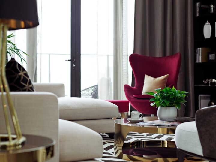 Bordeauxrood interieur accenten domineren woontrends 2026