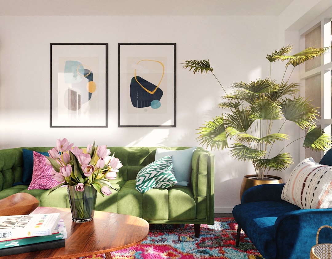 Een gekleurde bank brengt stijl en karakter in uw interieur