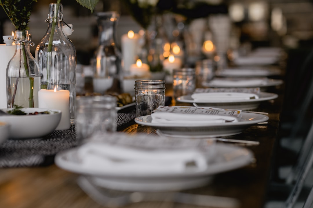 Eettafel styling tips voor een sfeervolle en functionele eetkamer
