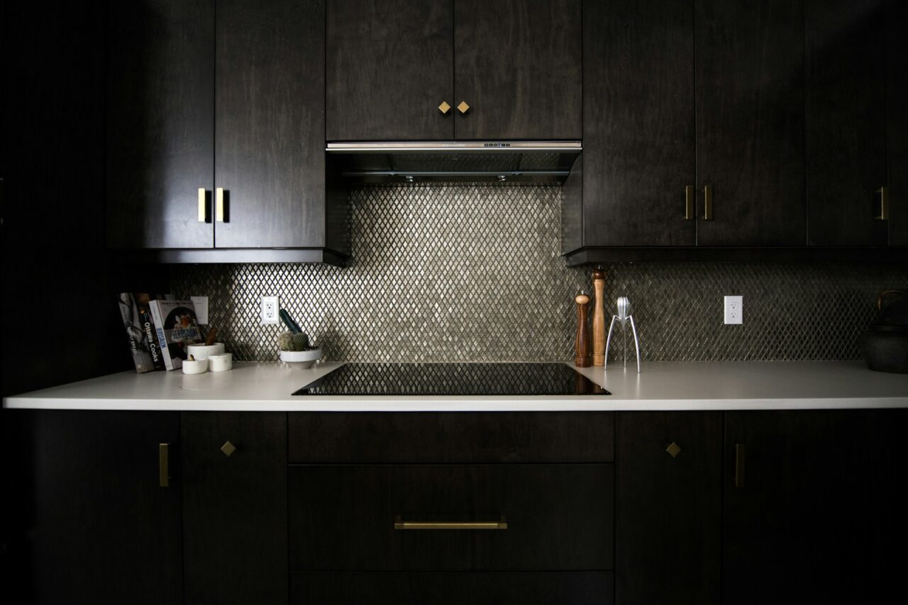 Kalkverf op de muur: waarom limewash je keuken een vintage look geeft