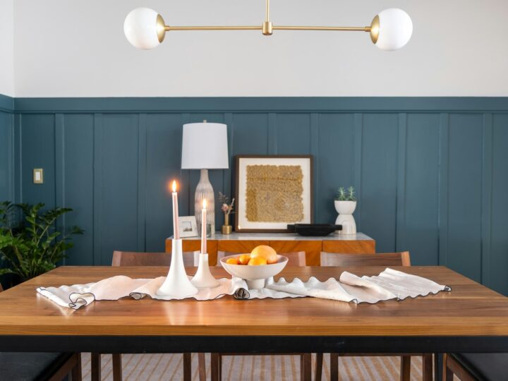 Eetkamer in diepblauw: zo wordt color drenching knus in plaats van donker