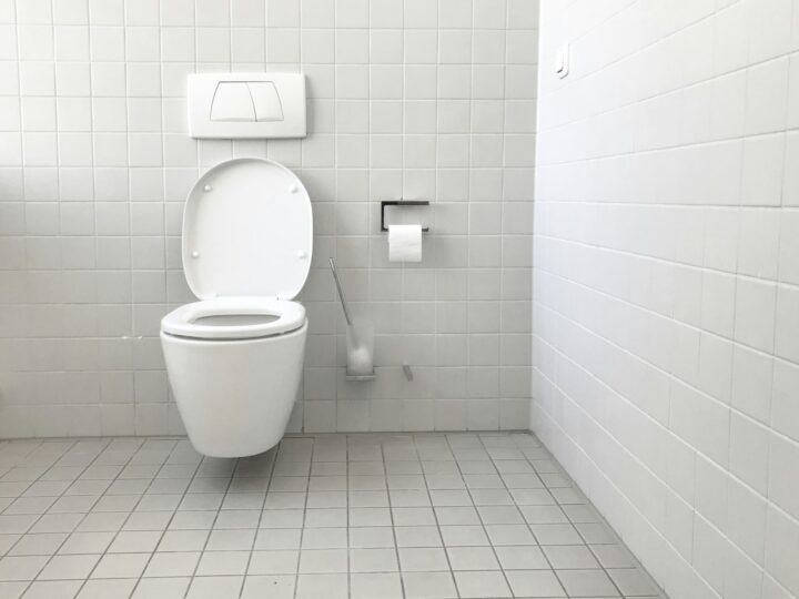 De badkamer van je huurhuis opknappen in twee minuten, zonder schade