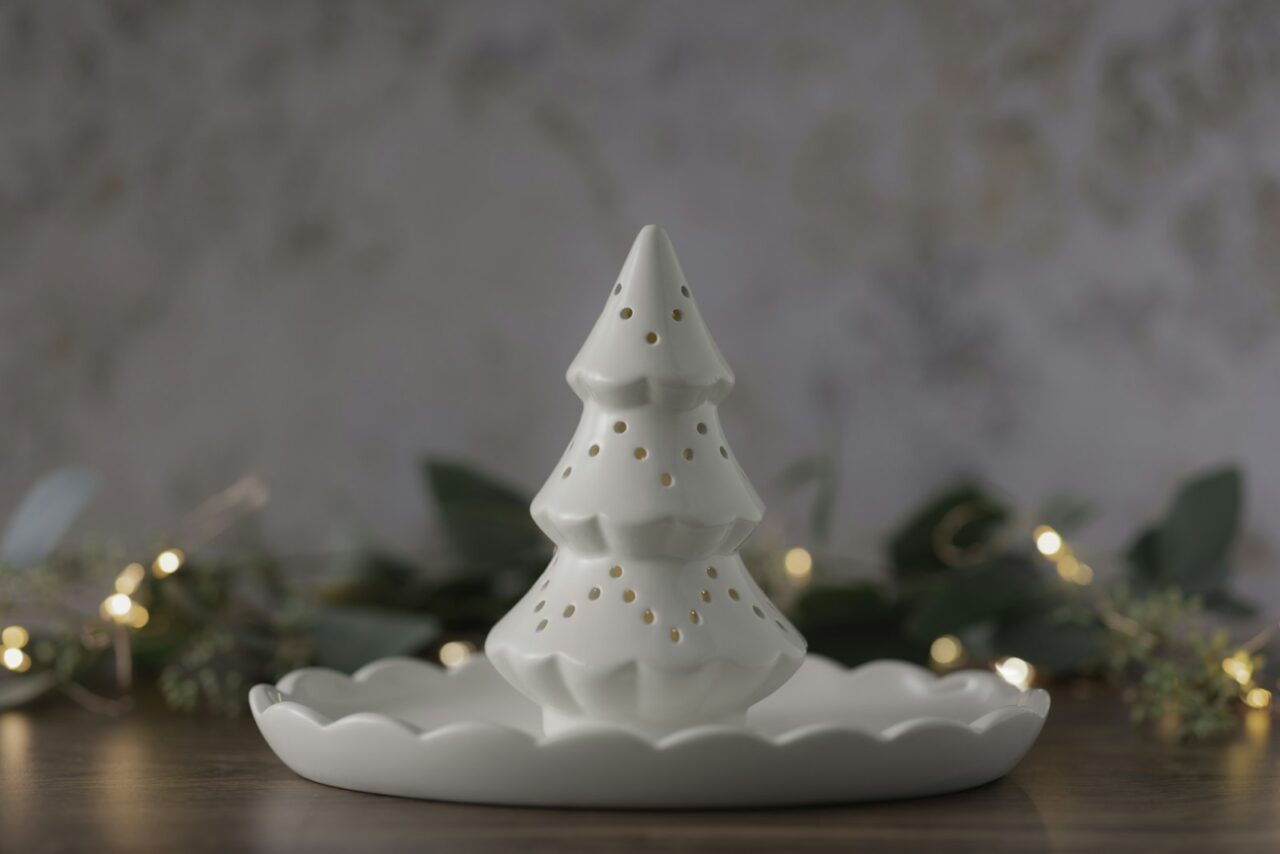 Keramische kerstboompjes zijn terug: zo zet je de retrotrend in huis