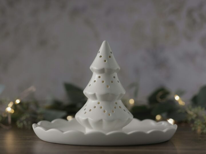Keramische kerstboompjes zijn terug: zo zet je de retrotrend in huis