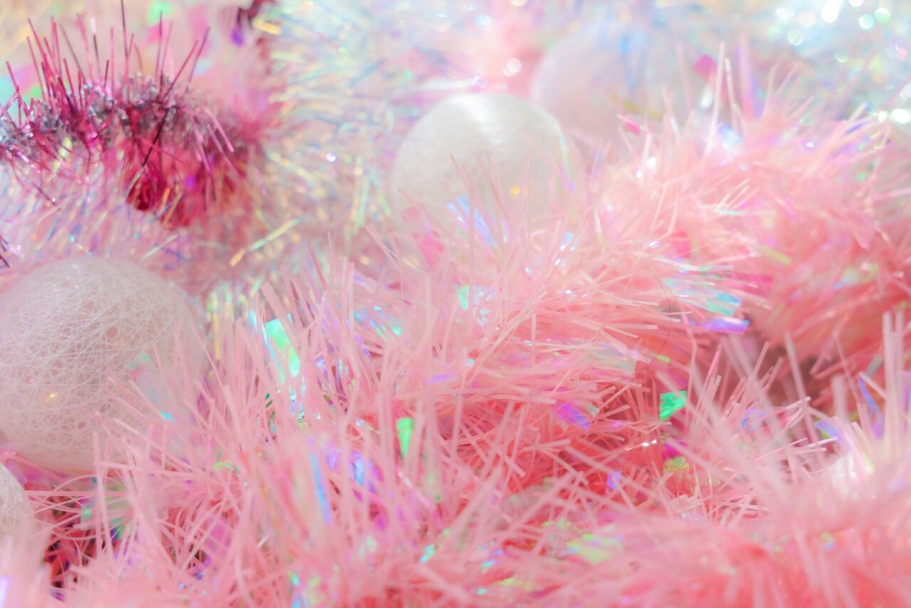 Kerstdecoratie zonder rood en groen: de zachtere kleuren van dit jaar