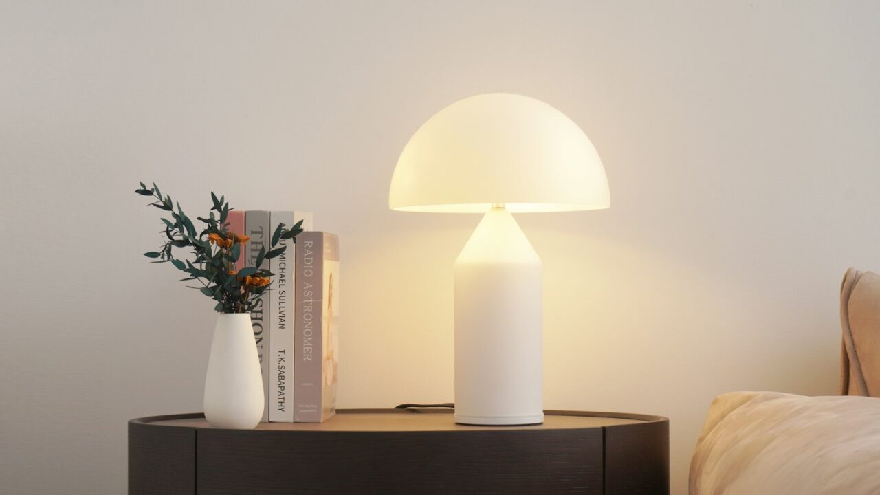 Marmeren lamp als blikvanger: waarom deze tafellamp overal opduikt